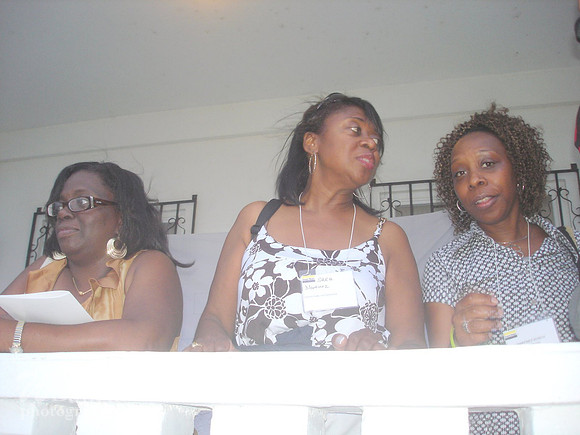 Michelle, Sara, Linda @ the White House